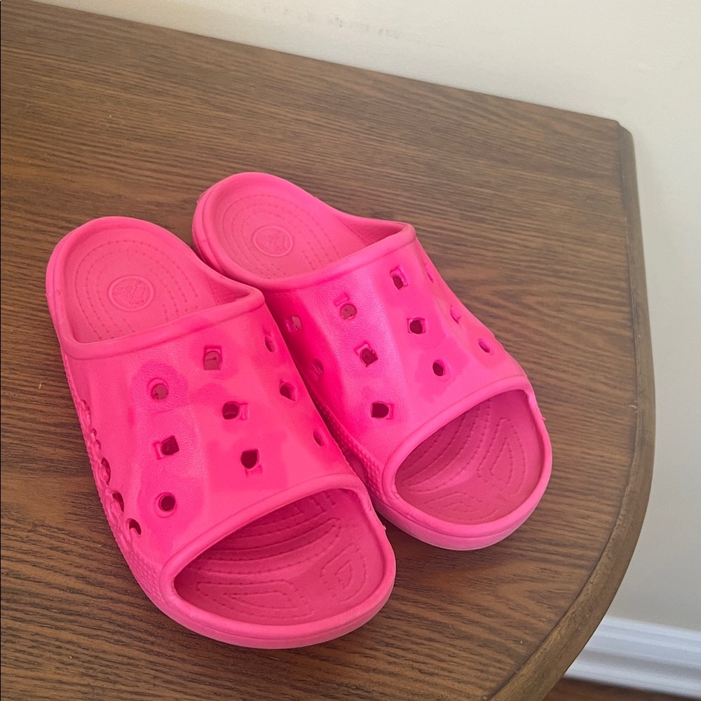 CROCS Kids Bright Pink Slide Sandals Size 12-13 - Picture 2 of 7
